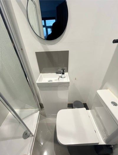Double Room Available in Redhill Main Photo