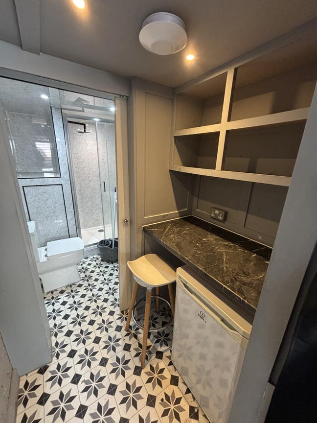 Single bedroom located on Maldon high street  Main Photo