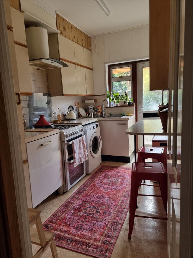 Large Double + Small Room in Calm Family Home  Main Photo