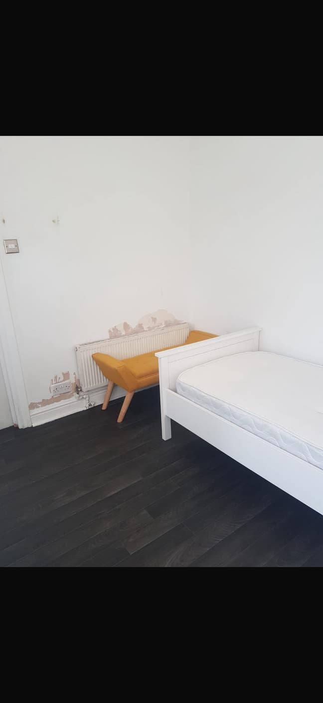 Small single room town centre  Main Photo