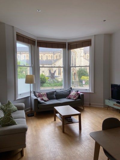Couples bedroom available in Highbury Main Photo