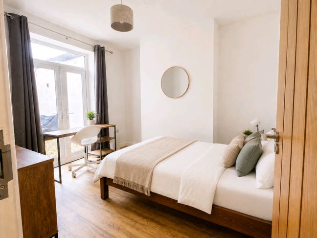 Ground Floor Rear Bedroom Main Photo