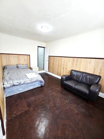 A beautiful Ensuite to share in a 3 Bed flat Main Photo
