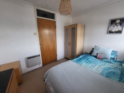 Lovely Double Room in Cardiff Bay with Water Views Main Photo