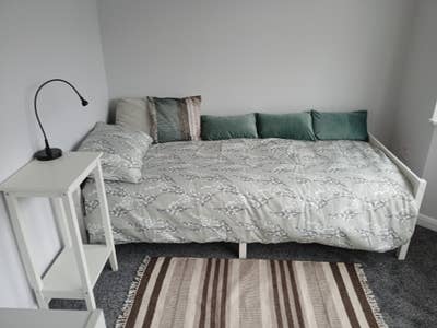 Room to Rent in Quiet Home Main Photo