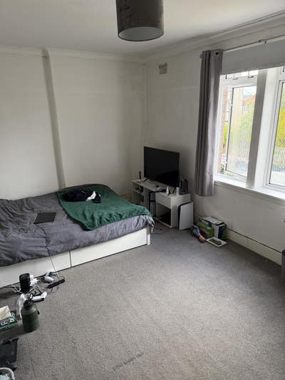 Room available in 2 bed flat :) Main Photo