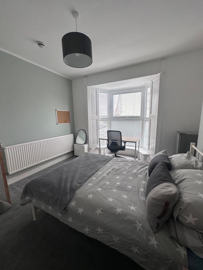 Large Double Room Uplands  Main Photo