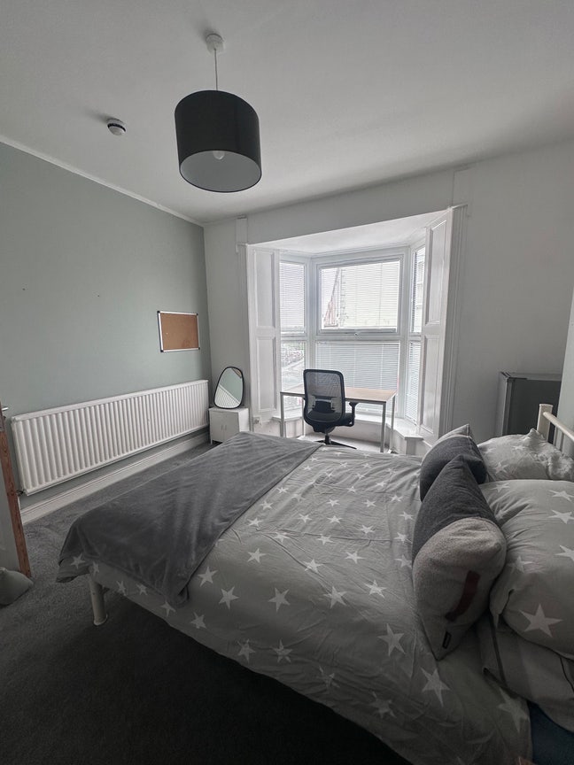 Large Double Room Uplands  Main Photo