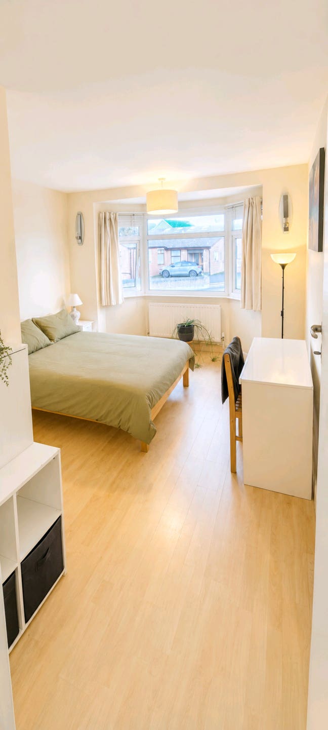 Big, bright, warm and comfortable double bedrooms Main Photo