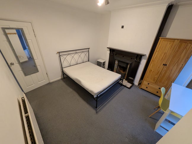 Full size Double beds and Cleaner Main Photo