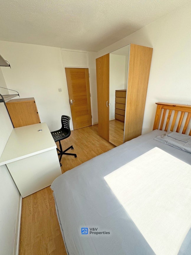 Ready to Move in and Stay Central? Call Me ☎️  Main Photo