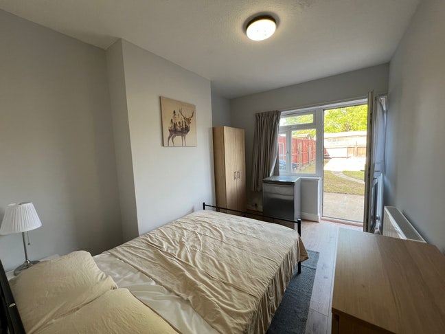 ✨🛏️ Double for Single Use to Let in Greenford Main Photo