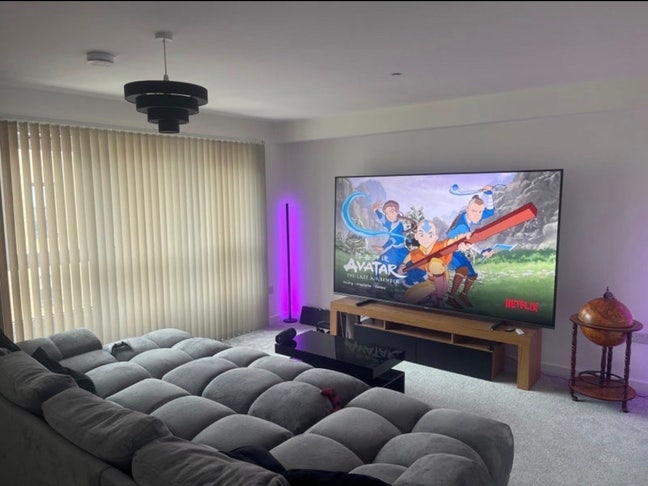 Room to rent in a two bedroom flat Main Photo