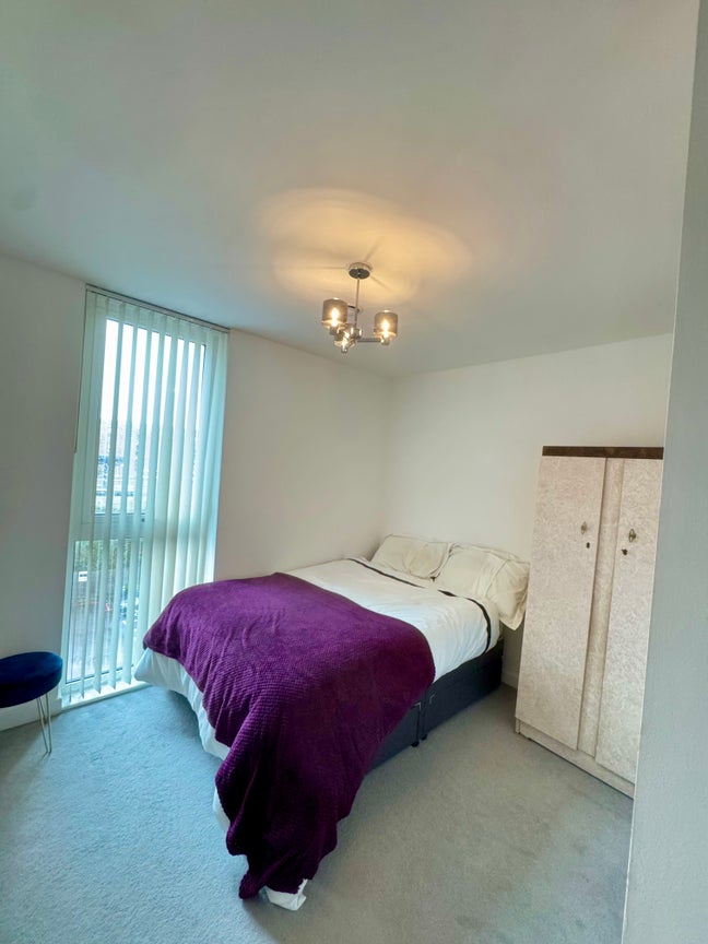 Exquisite en-suite room next to Train station Main Photo