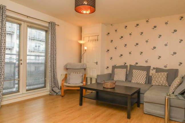 Quiet & Modern 2B2B Flat in city centre Main Photo