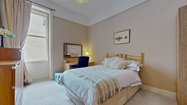 Young professional wanted for gorgeous flat Main Photo
