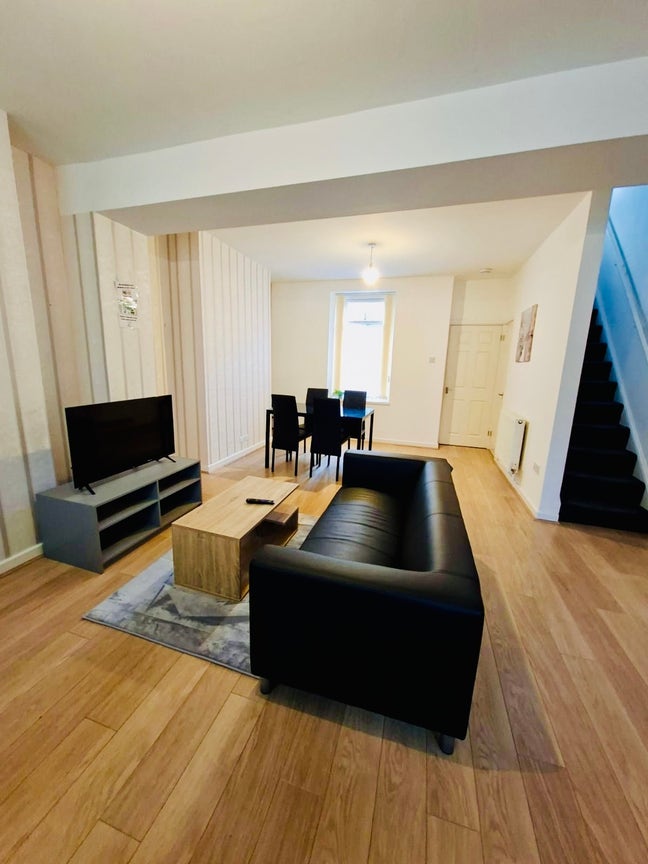 Beautiful fully furnished 2-bedroom student house  Main Photo