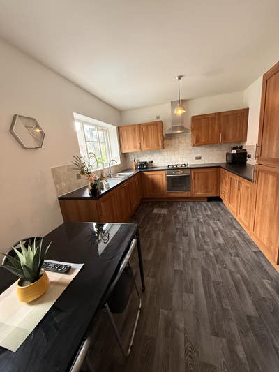 Double en-suite rooms in a lovely House share Main Photo