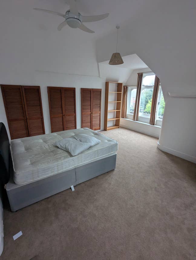 SM12BH - large double room available 750pm Main Photo