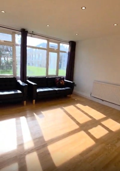 Double Room available in a 2  Bedroom  Flat Main Photo