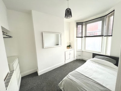  &pound;495 | Bills inc📍15 mins to City  Centre Main Photo
