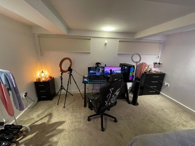Room to rent in 2 bed flat  Main Photo