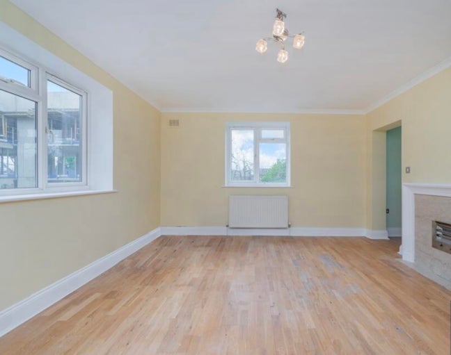 Spacious double room 5mins walk to Kilburn station Main Photo