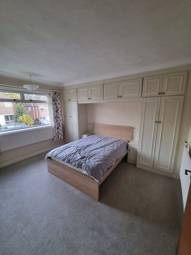 Large Double Room to Rent in LU27SU Main Photo