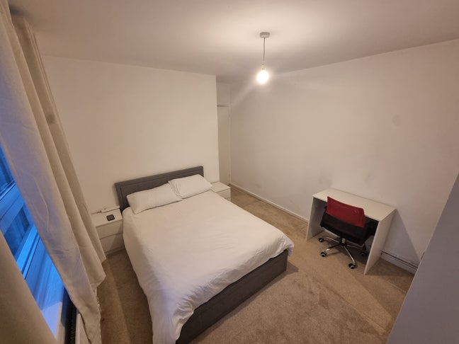 Bright & Spacious Double 5 Min walk to Tube Main Photo