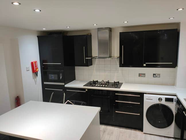 Large Double Room in Beautiful Location  Main Photo