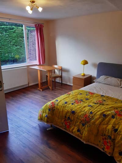 Large rooms 2 mins from Sutton High Street Main Photo