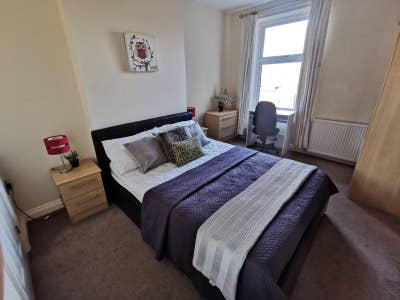 Hospital 20 Min🚶‍♂️- Ensuite - Large Rm - Desk Main Photo
