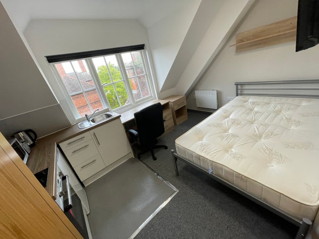 Brand new Studio all bills Inc-3 mins to UoL Main Photo