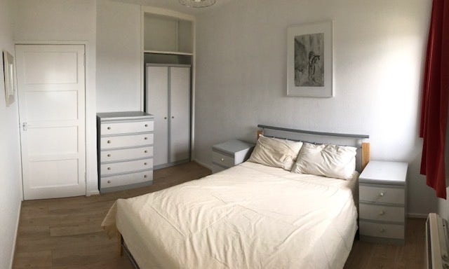 Spacious , bright 3 bedroom flat (HMO pending) Main Photo
