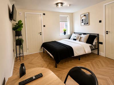 Ensuite Room in 3 Bed House - Bills Included Main Photo