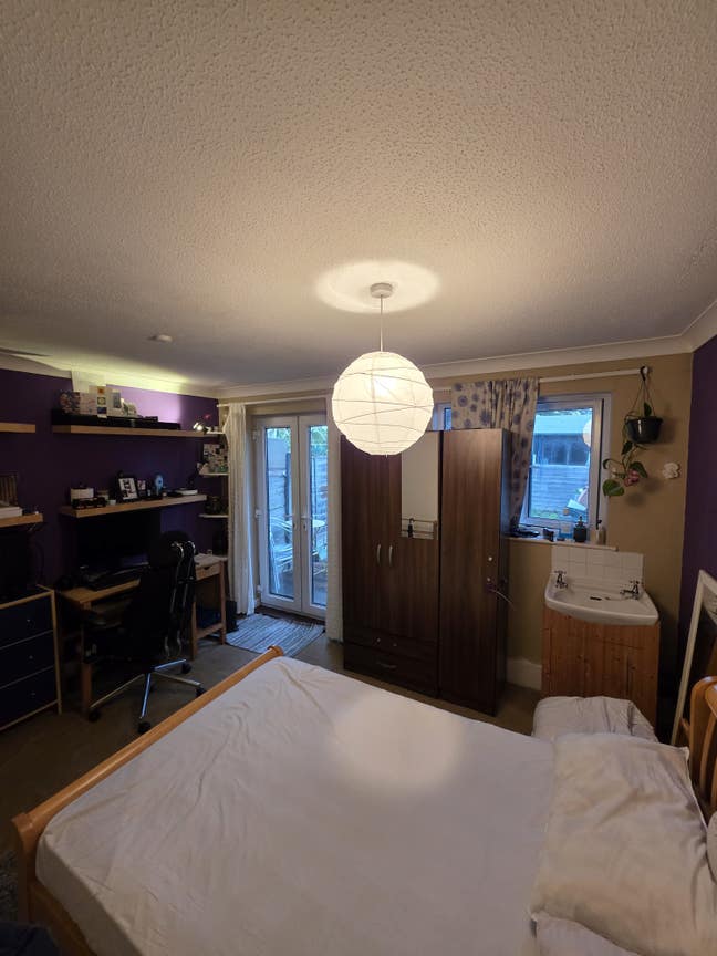 Large room in Ealing available for 2 months Main Photo