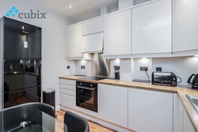 3 Bedroom Flat to Rent in SE1 Main Photo