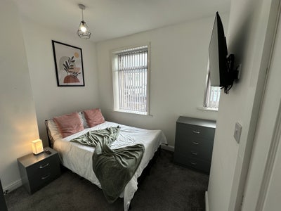 Stylish Ensuite House Share – All Bills Included Main Photo