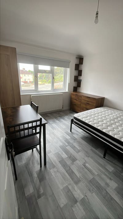 Mid-Size Room to Rent – EN3 5AB – &pound;800 PCM Main Photo
