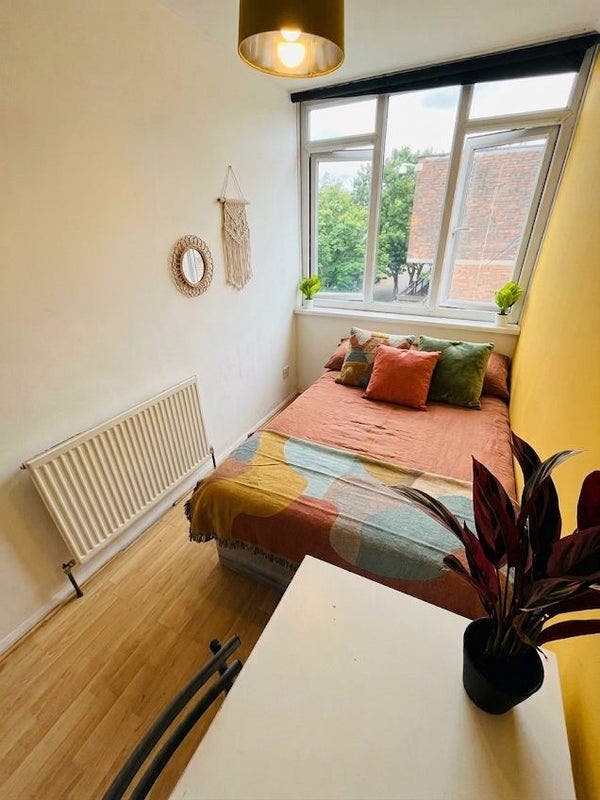 📍 Double room Nine Elms | Available Now 💡 Main Photo