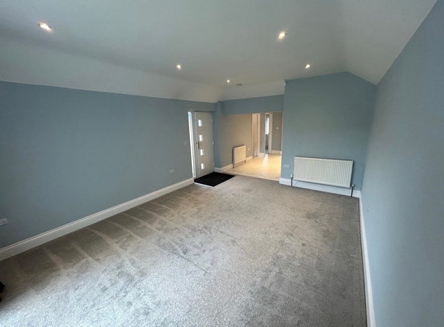 1 double bedroom available  Main Photo