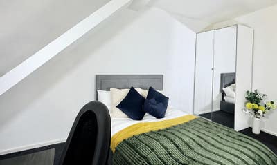 Clean Double Room 5 mins to Bromley South Station  Main Photo