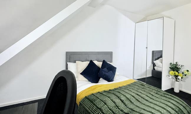 Clean Double Room 5 mins to Bromley South Station  Main Photo