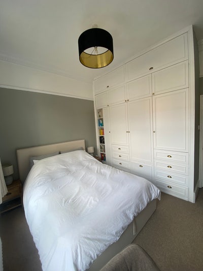 Spacious double room in peaceful garden flat Main Photo
