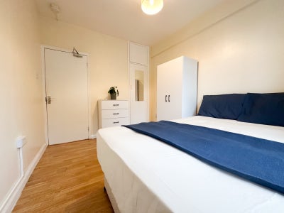 Large Furnished Room – 5 Minutes from Jubilee Line Main Photo