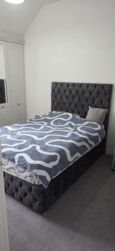 Large double ensuite room Female preferred Main Photo