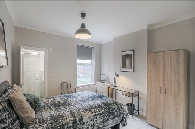 Modern 6-Bed 🏙️ All Ensuite - Bills Included Main Photo