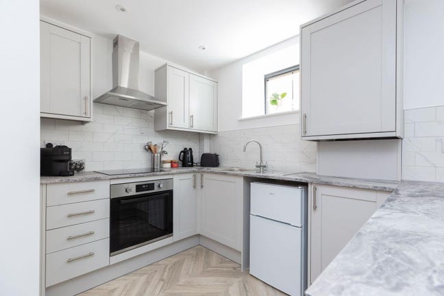 New & Modern 2-Bedroom Apartment in Gillingham!  Main Photo