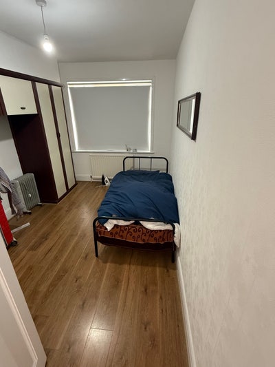 Room available for 1 boy or 1 girl Main Photo