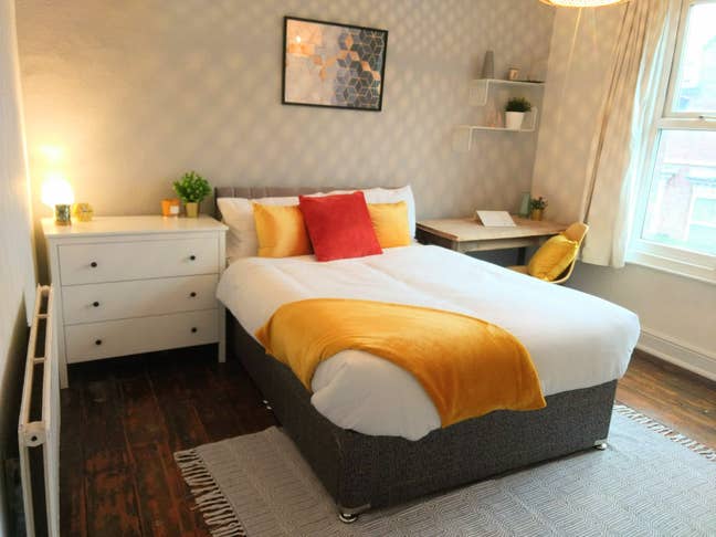 Furnished Double Rooms Available in Spacious Share Main Photo